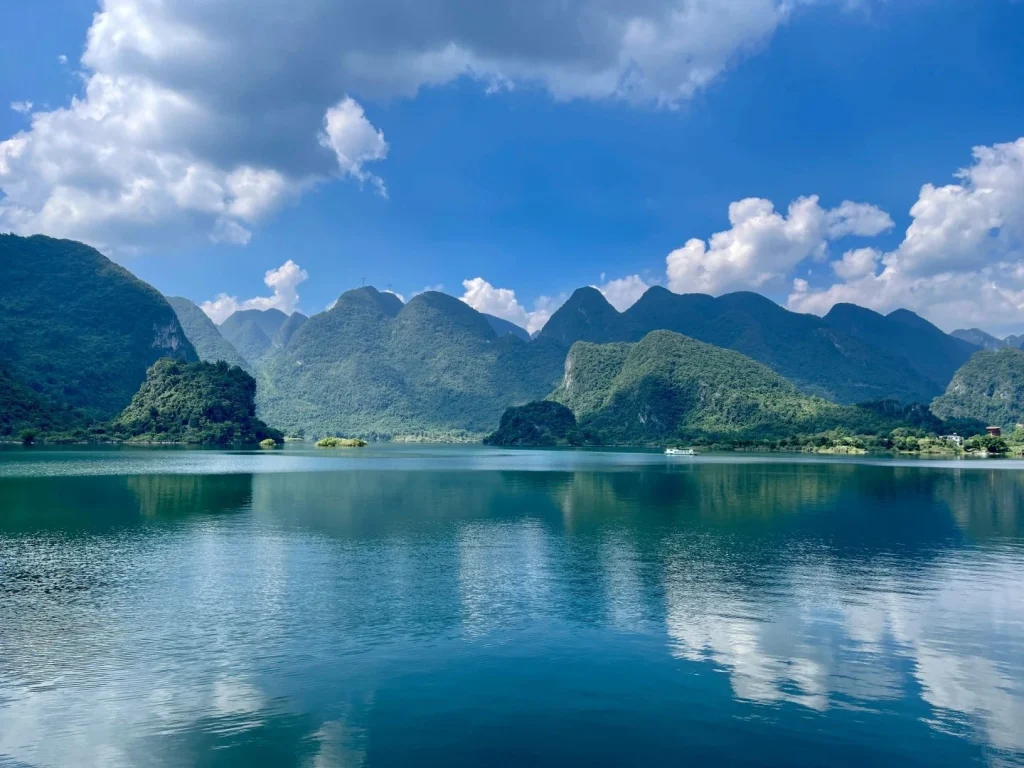 Keindahan Alam Nusantara yang Menyimpan Cerita Budaya Leluhur